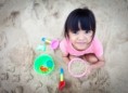 /album/quinto-varios/h-425-nina-jugando-en-la-playa-jpg/